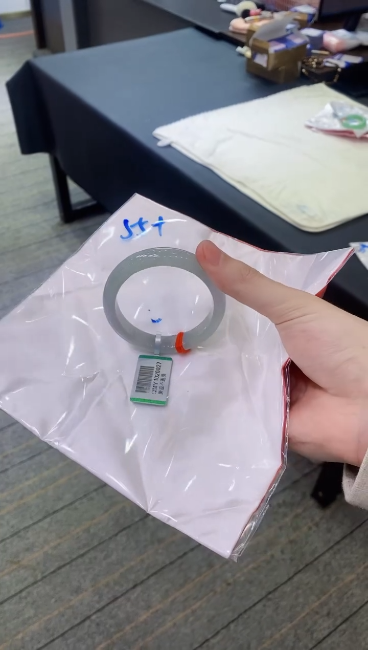【闪购商品】翡翠手镯未镶嵌             
