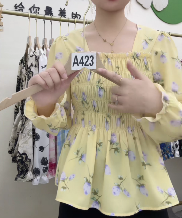 早秋法式百搭方领荷叶边碎花泡泡长袖衬衫气质时尚收腰甜美上衣女