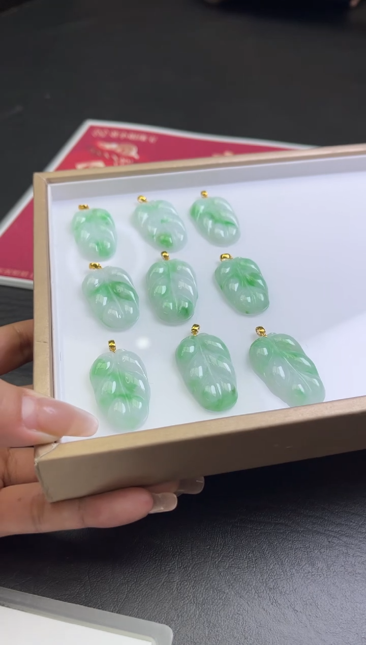 【闪购商品】翡翠颈饰18K金镶嵌M69 /多样性发一件/配绳子