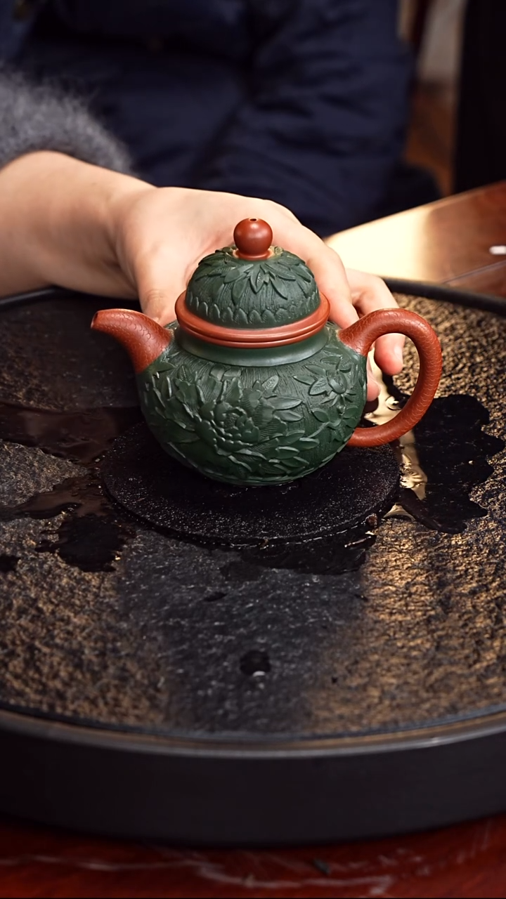 茶壶紫砂丁雪英  掇球81  绿泥 210毫升 配瓷器套组