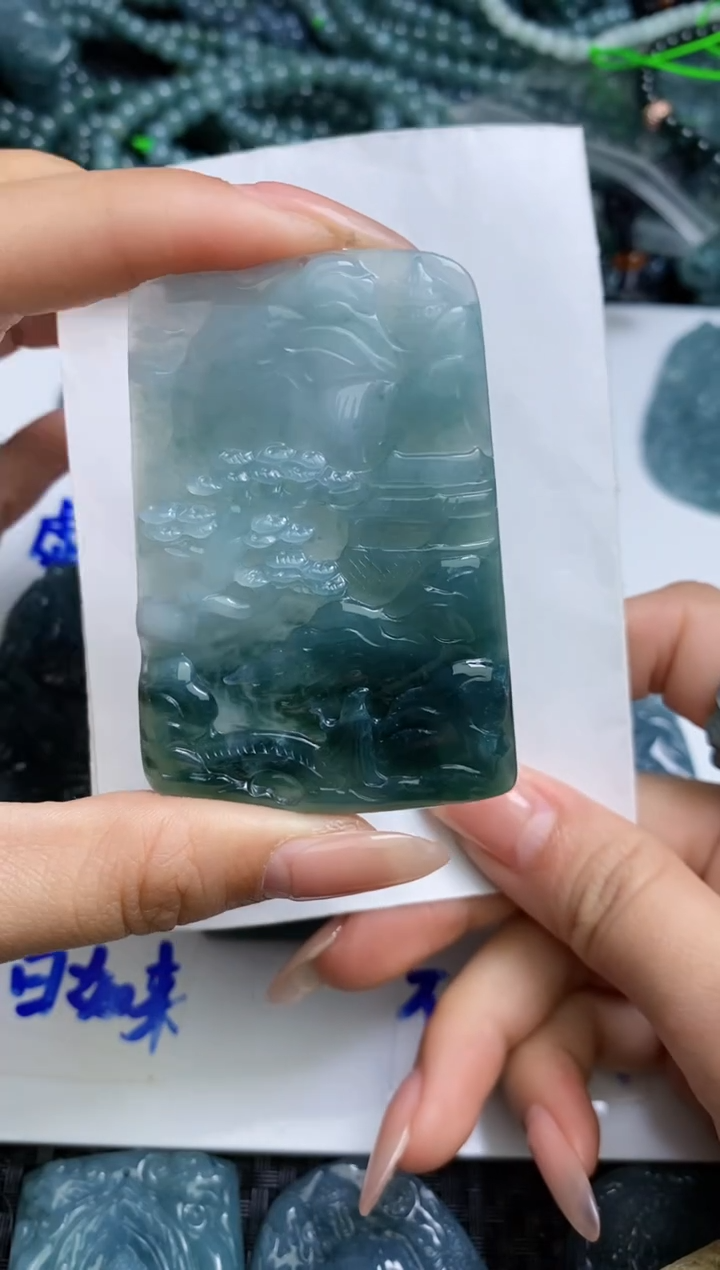 【闪购商品】翡翠颈饰未镶嵌         