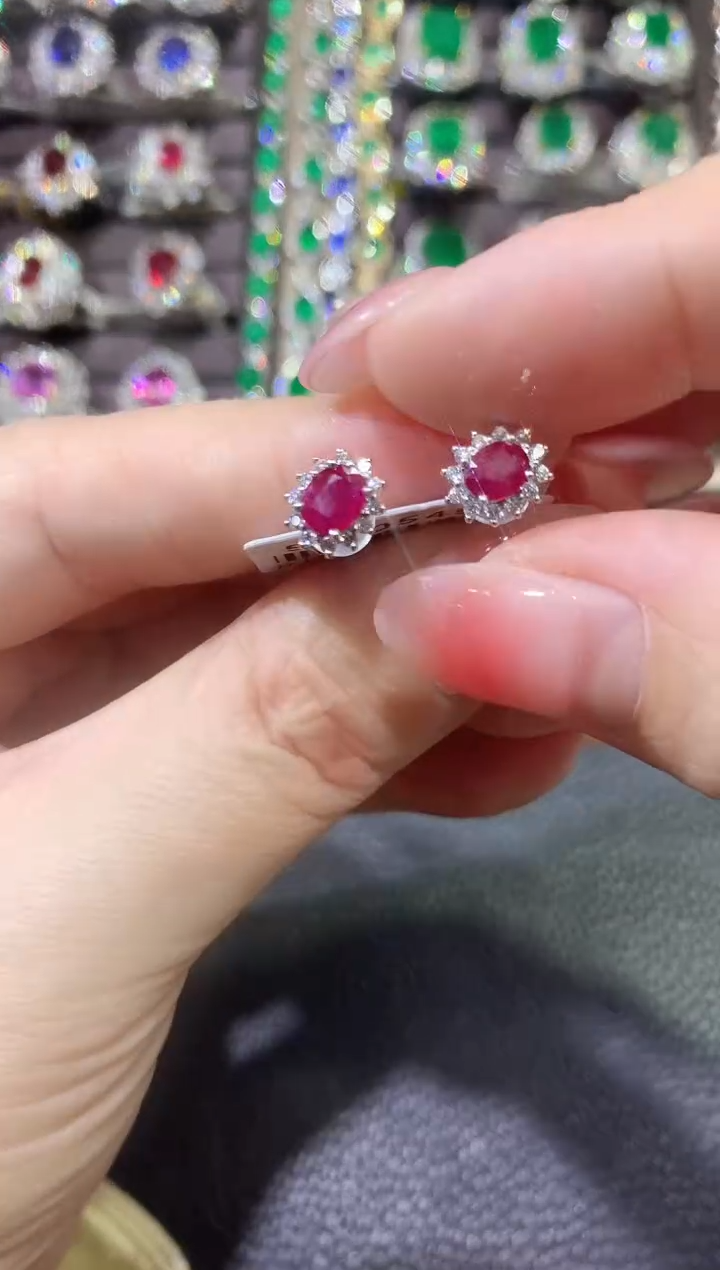 【闪购商品】红宝石耳饰18K金镶嵌A8 多样性发货一件
