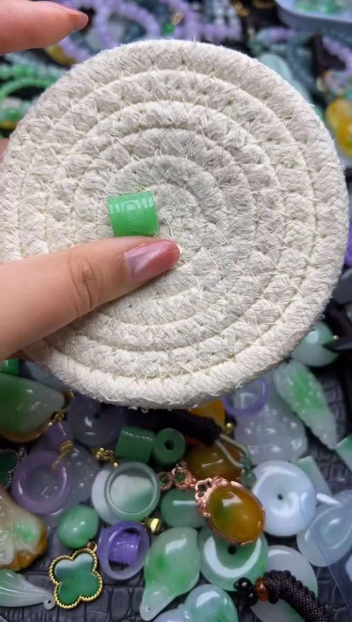 颈饰未镶嵌翡翠天然缅甸翡翠吊坠
