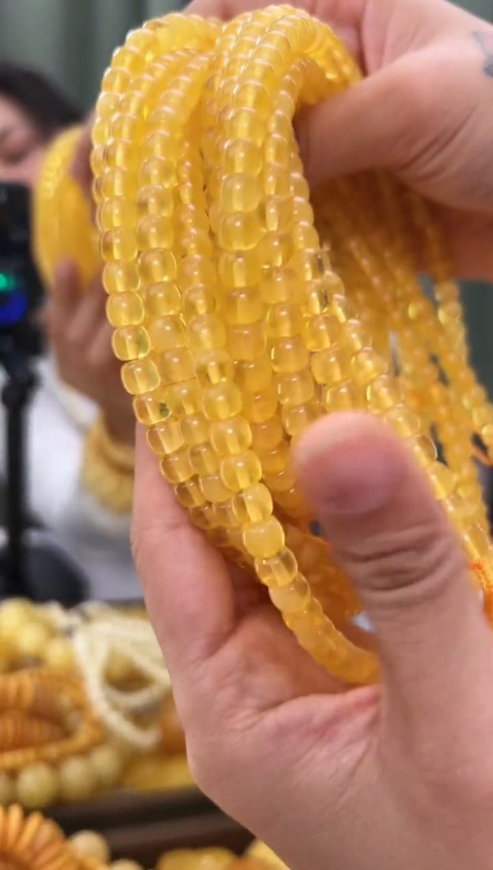 【闪购商品】琥珀裸石未镶嵌蜜蜡项链多样性发其中一个