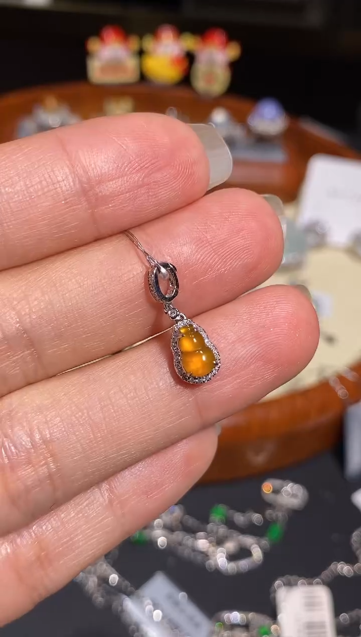 【闪购商品】翡翠颈饰18K金镶嵌吊坠