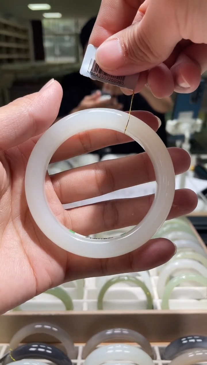 未镶嵌手镯和田玉57圈口 0385