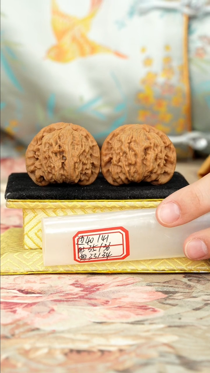 【闪购商品】文玩核桃把件白狮子