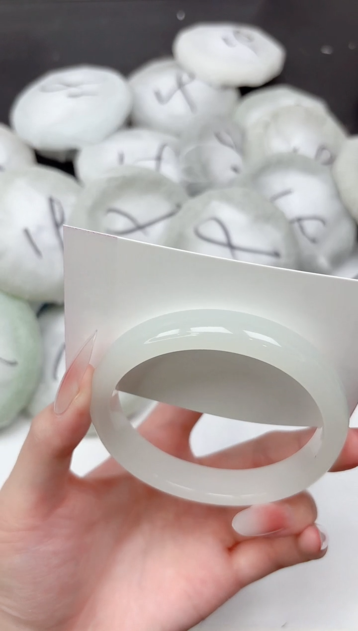 未镶嵌手镯石英质玉253-58.2