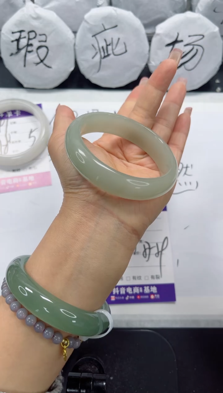 未镶嵌手镯石英质玉198-58.7