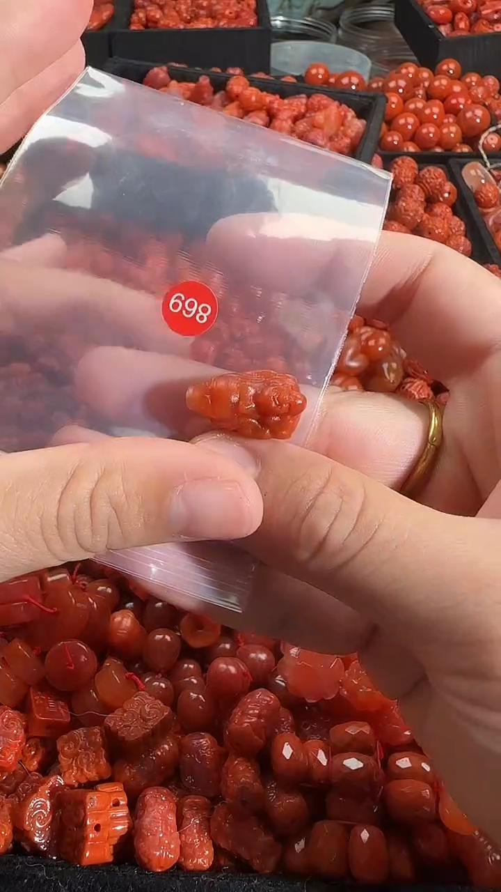 颈饰未镶嵌南红玛瑙1