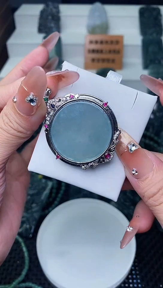 颈饰未镶嵌翡翠 