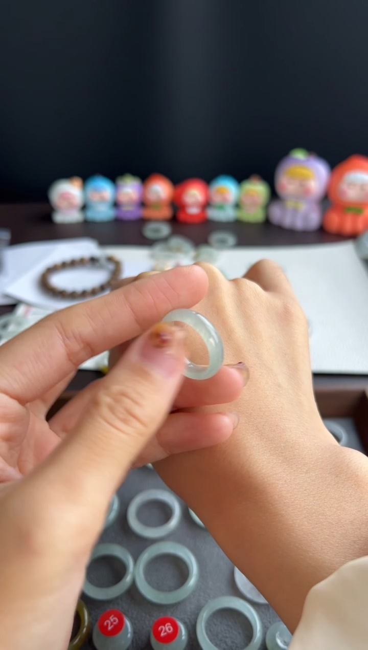 颈饰未镶嵌翡翠刘**?829买断13.5