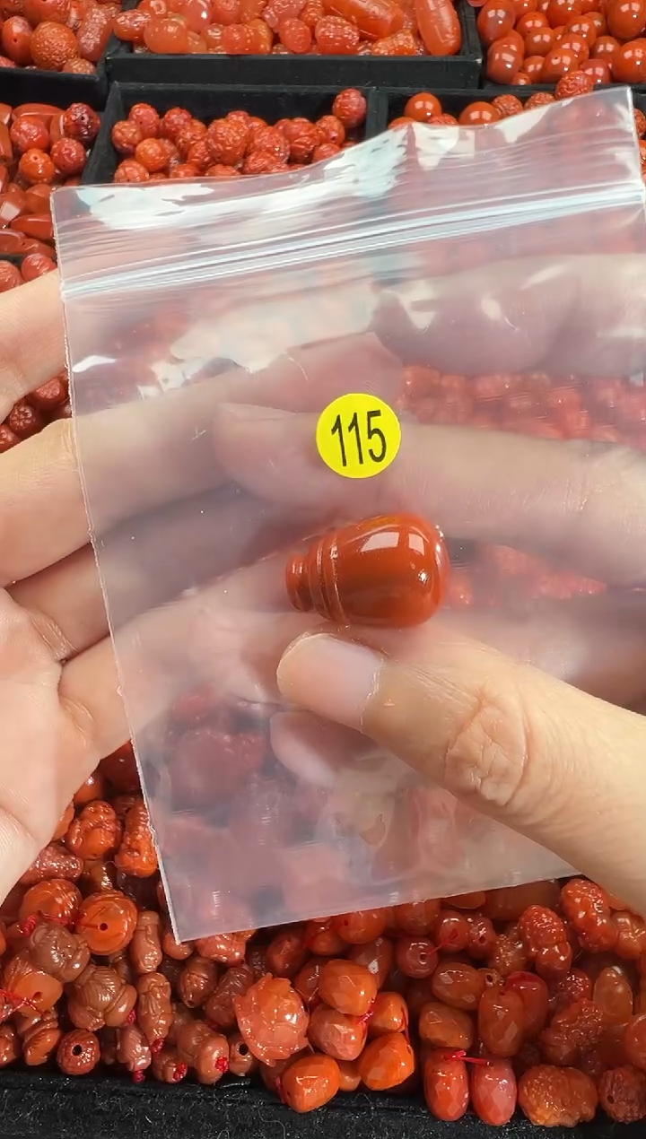 颈饰未镶嵌南红玛瑙1