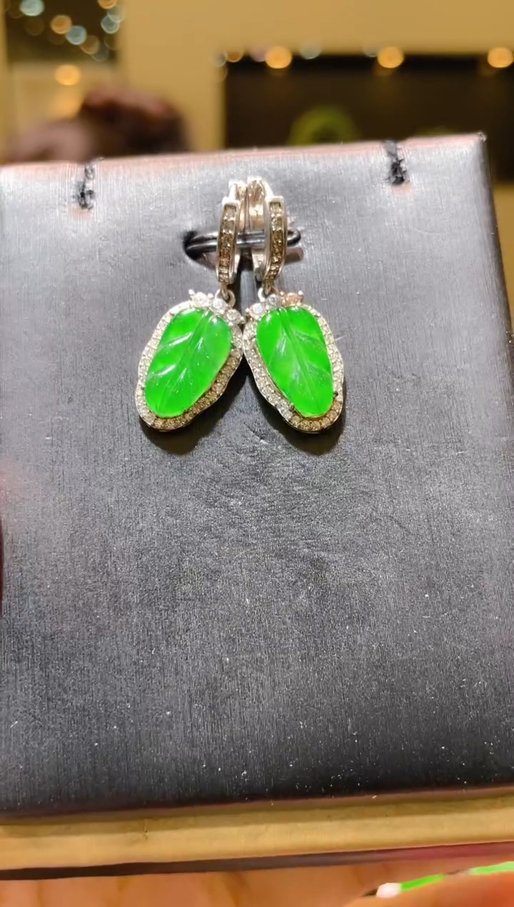 【闪购商品】翡翠吊坠(不含链)银S925镶嵌A9