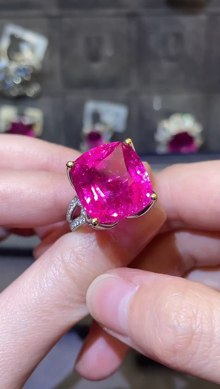 【闪购商品】红色碧玺戒指18K金镶嵌31.48ct