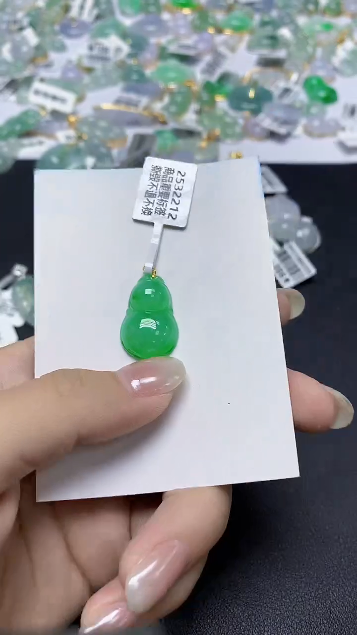 翡翠18K金镶嵌颈饰天然缅甸翡翠A货