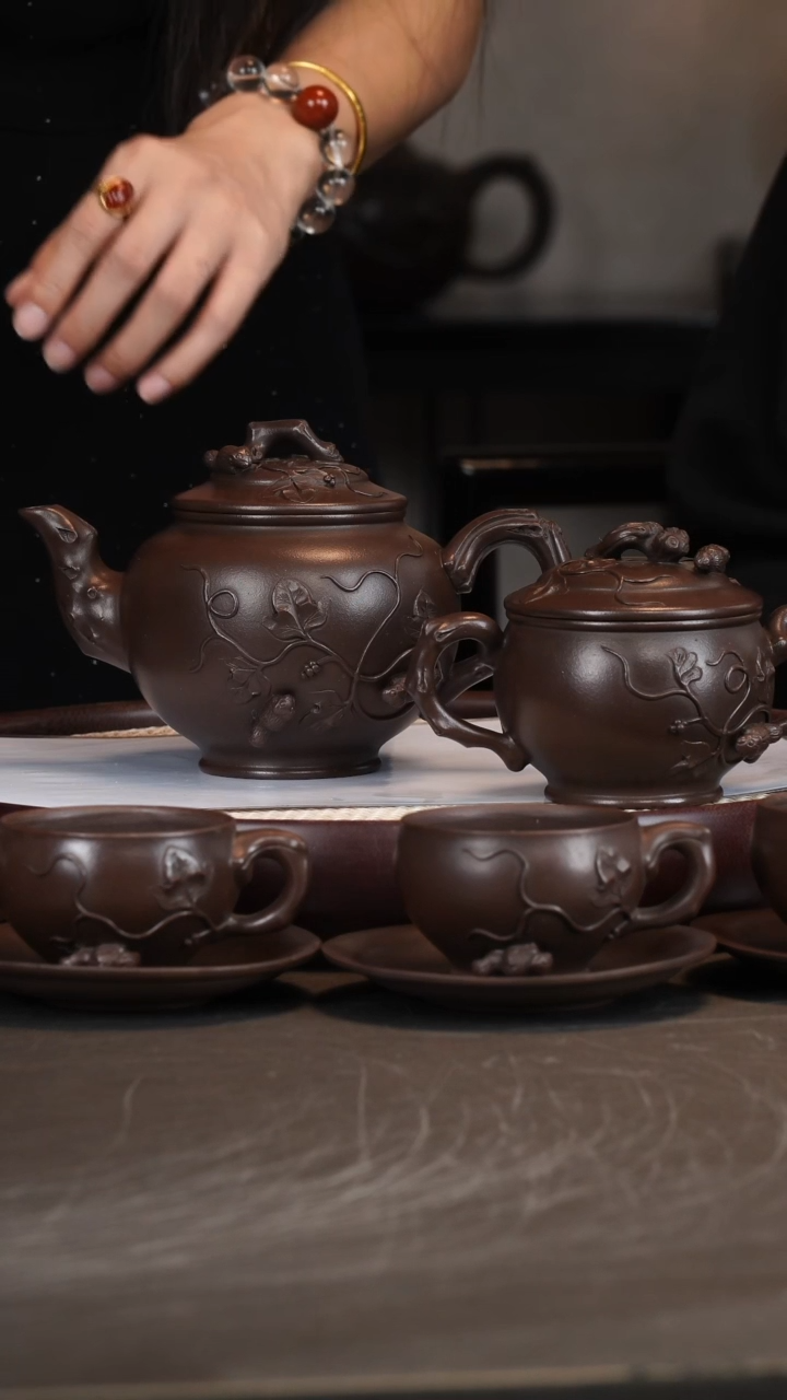 茶壶紫砂朱小华/紫泥/松鼠葡萄套组/650cc