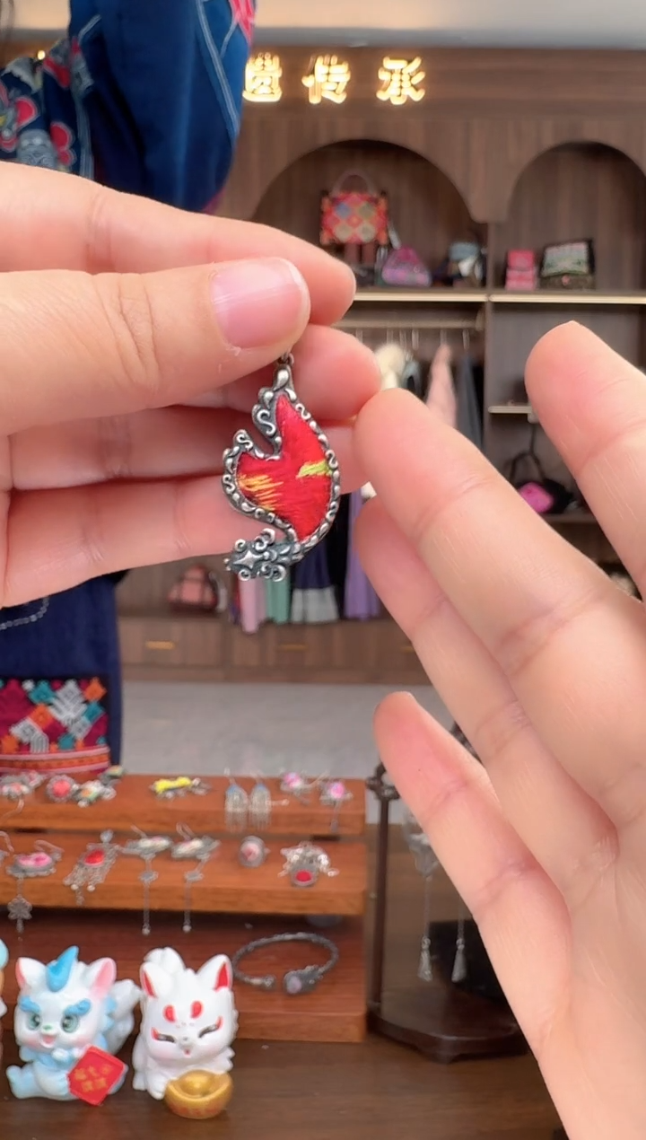 【闪购商品】织绣扶光苗绣传承145