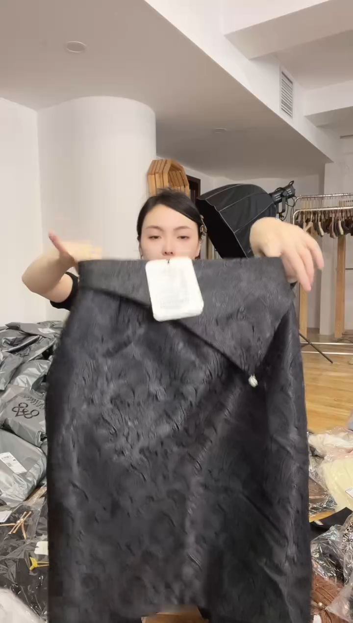 M码       90-105斤  半裙短款