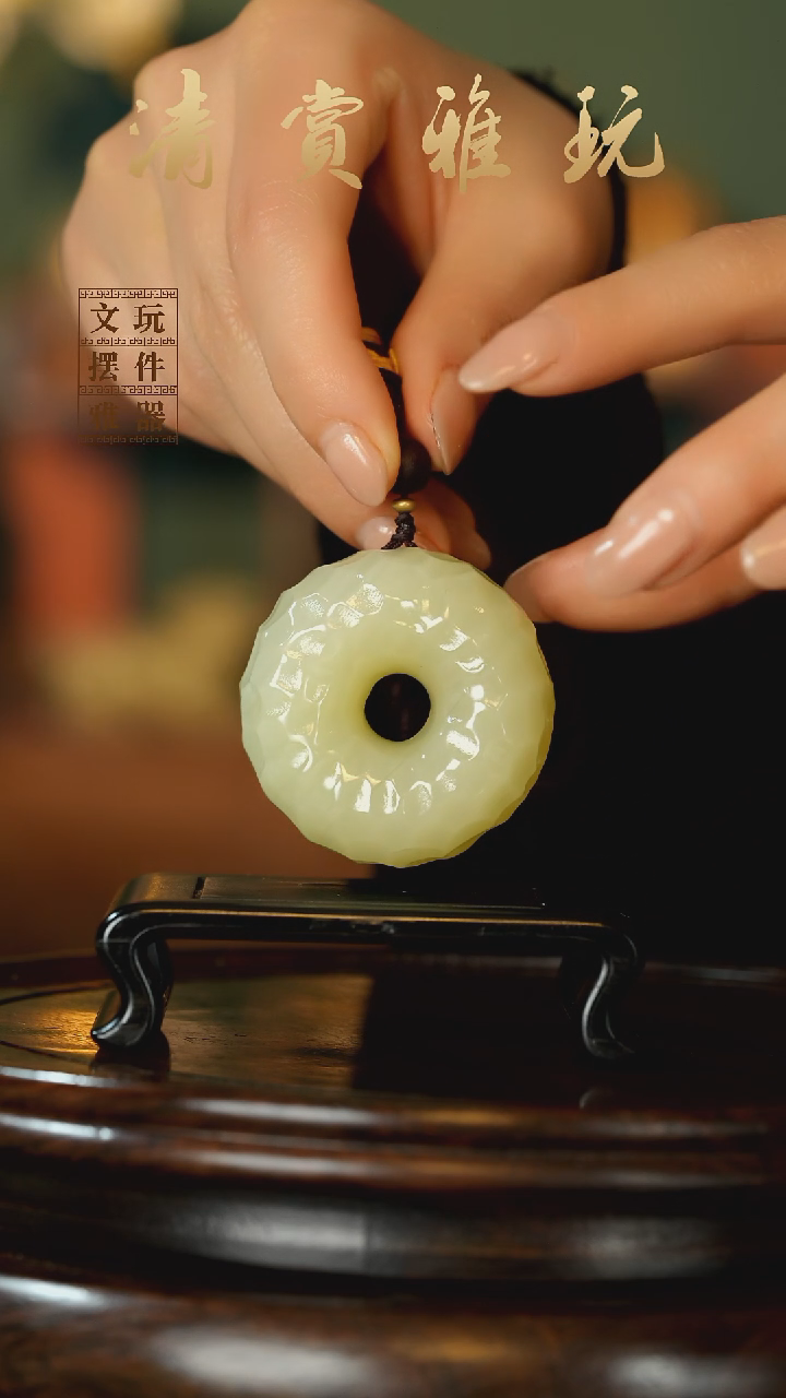 玉《千锤百炼平安扣》手把件摆件
