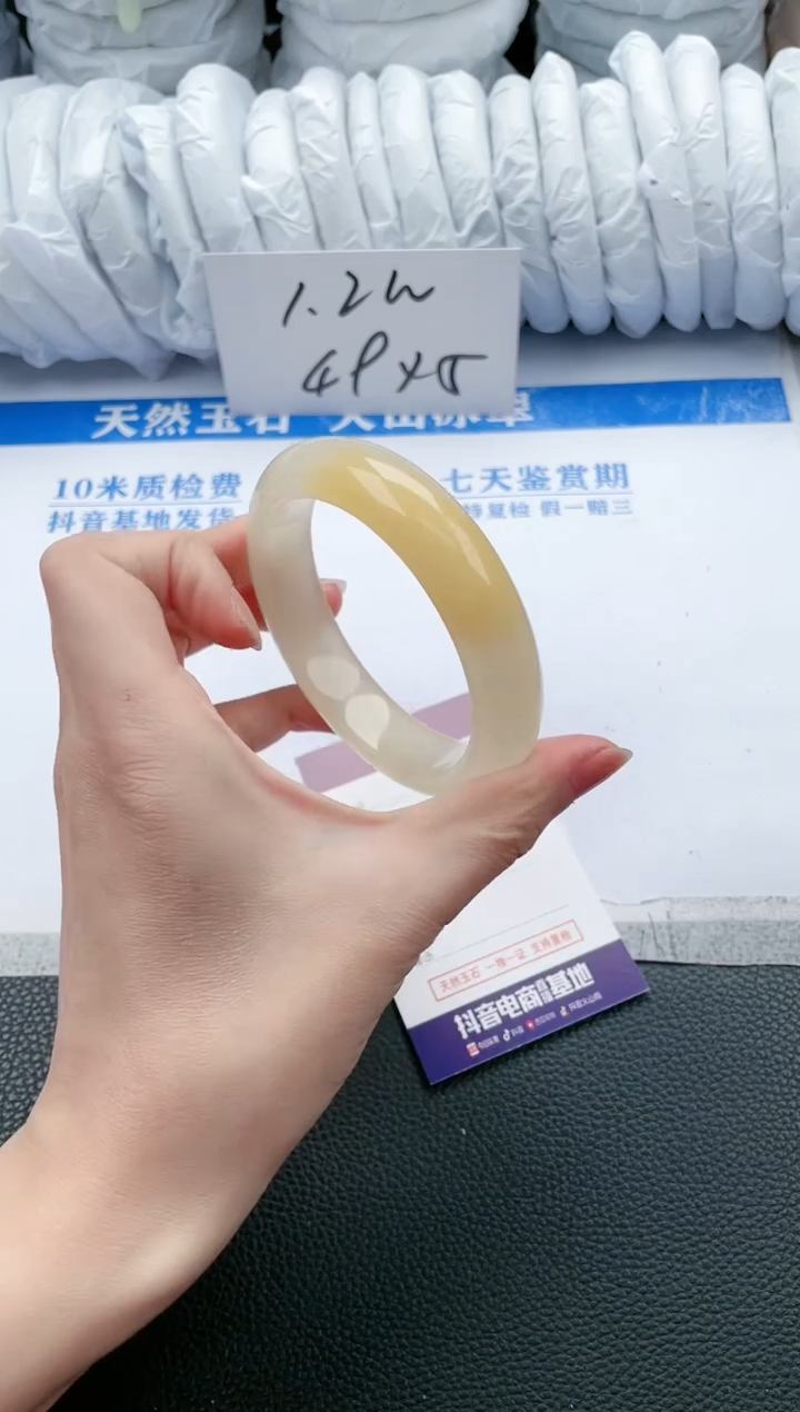 【闪购商品】石英质玉手镯未镶嵌L609