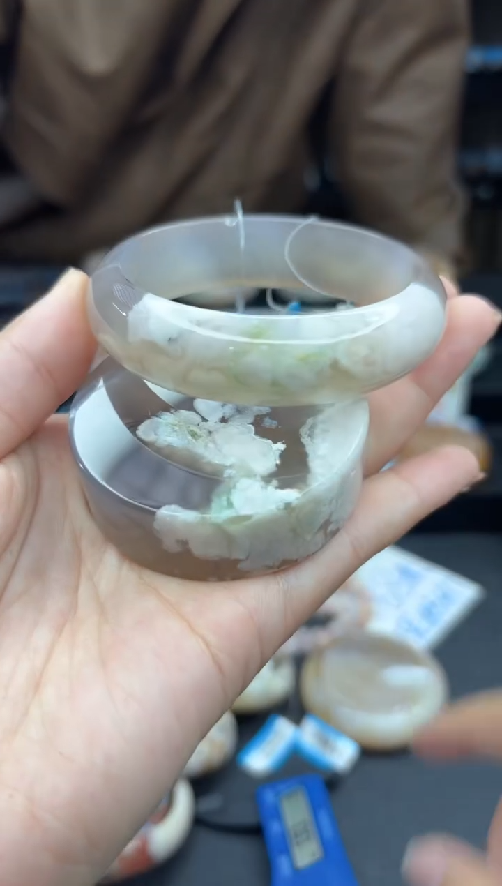 【闪购商品】石英质玉手镯未镶嵌665（59圈赠送镯心）