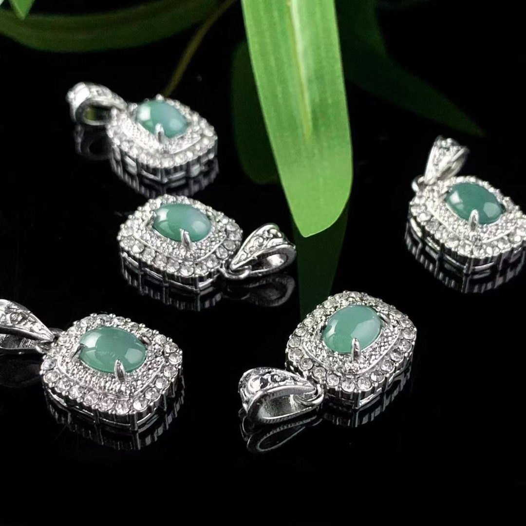 AT5354-A货翡翠福贝吊坠-配绳子-多样性发其一