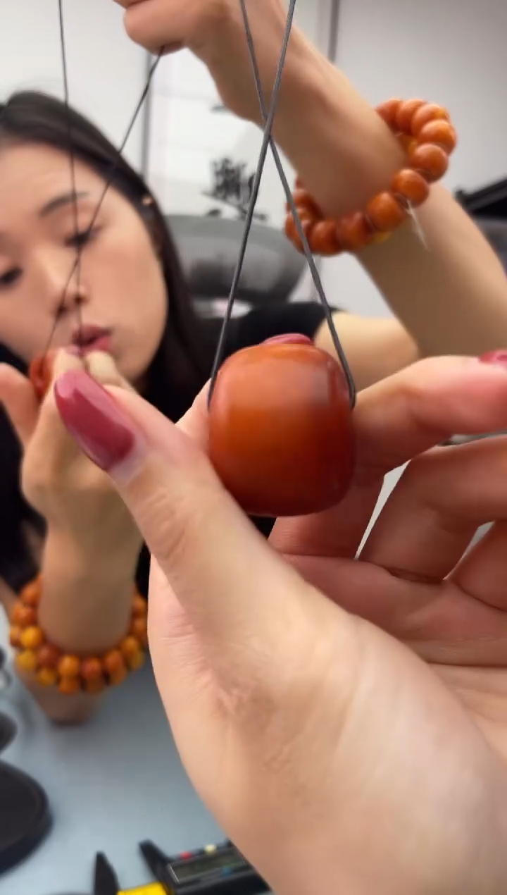 未镶嵌蜜蜡珠宝奇石假一罚十，0.29微瑕发一件
