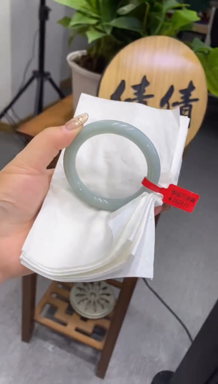 【闪购商品】翡翠手镯未镶嵌多人0011817