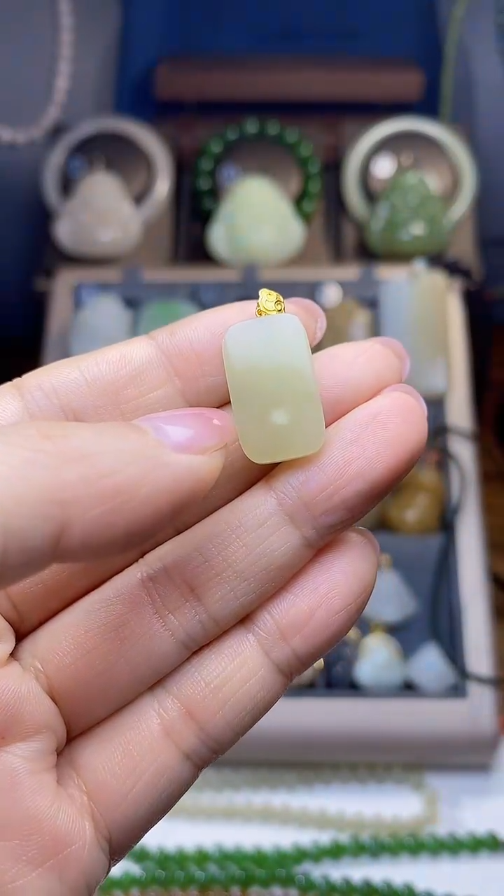 【闪购商品】和田玉颈饰未镶嵌黄口小无事牌