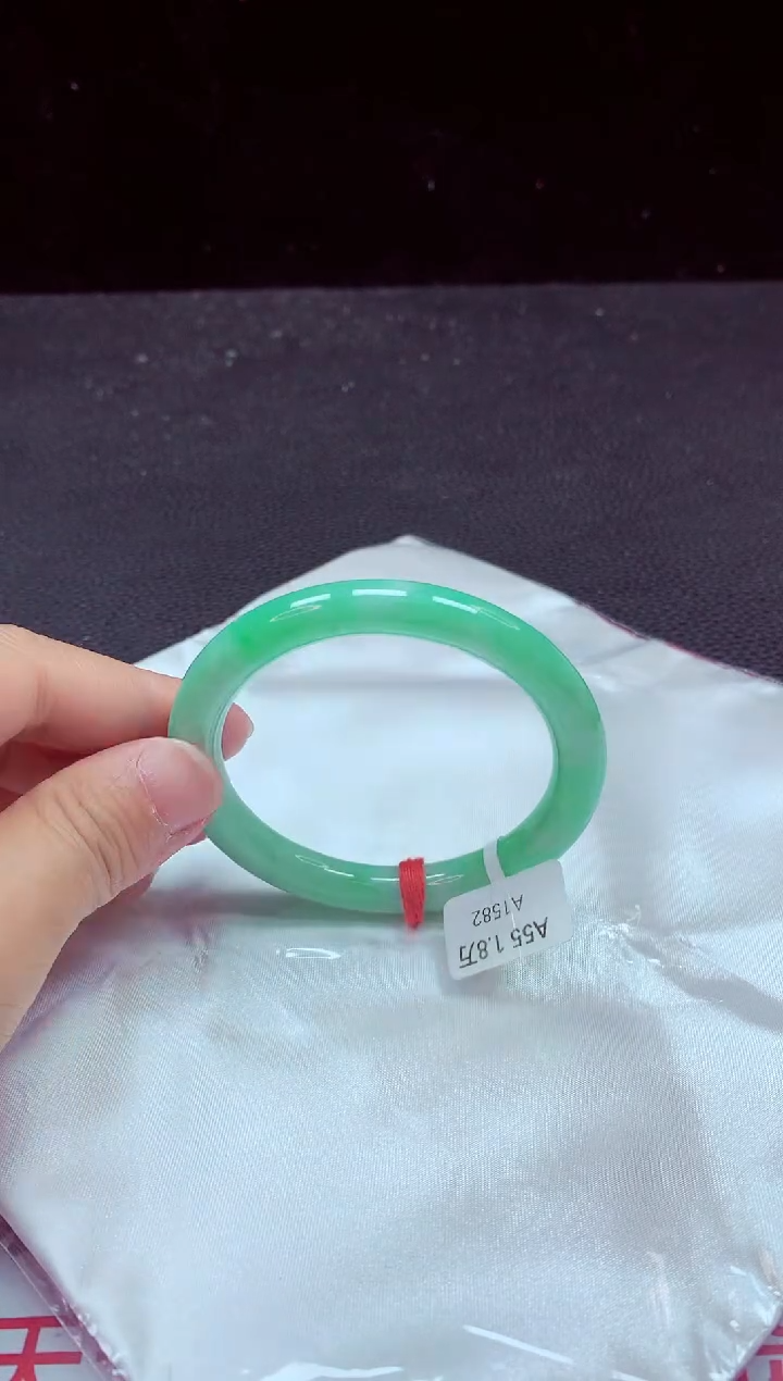 【闪购商品】翡翠手镯（圆镯）未镶嵌手镯56