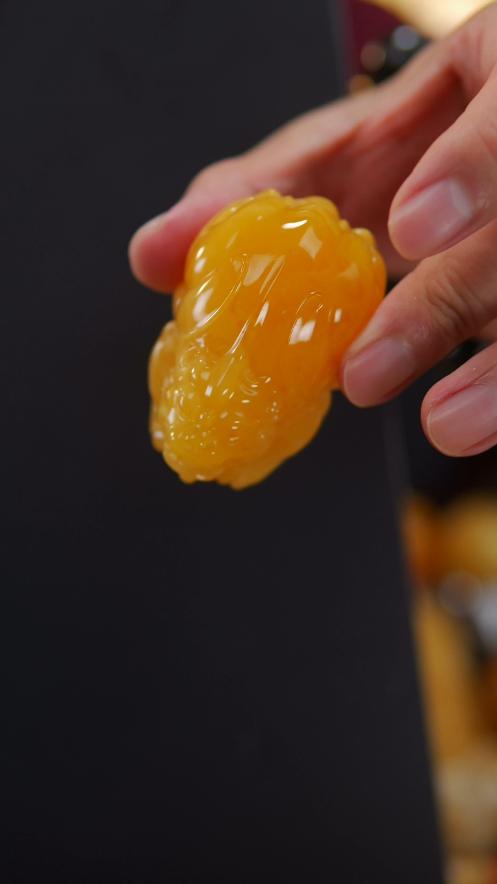 【闪购商品】蜜蜡颈饰未镶嵌焦皮料貔貅52.5