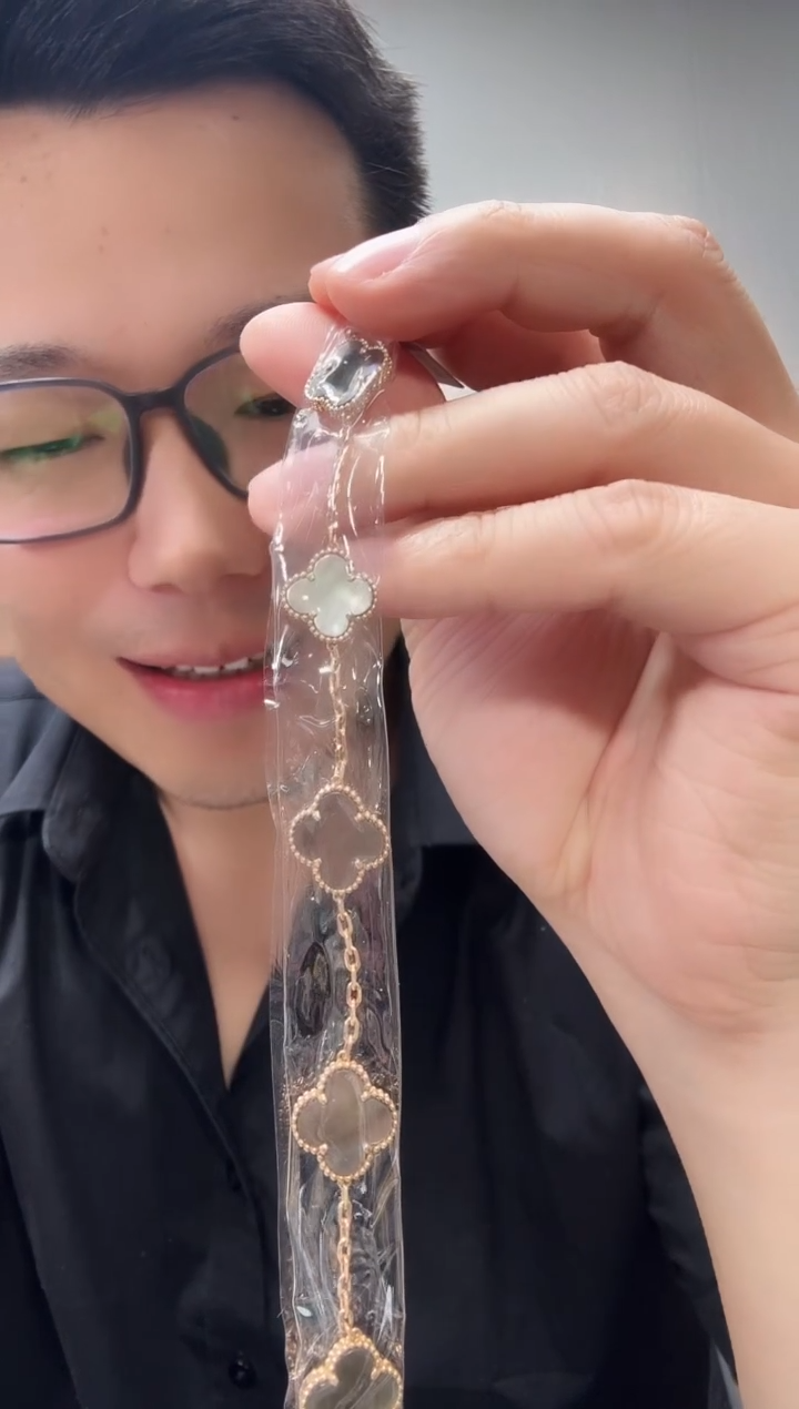 18K金镶嵌贝壳（贝母）手链妍***院灰色k玫，五花手链