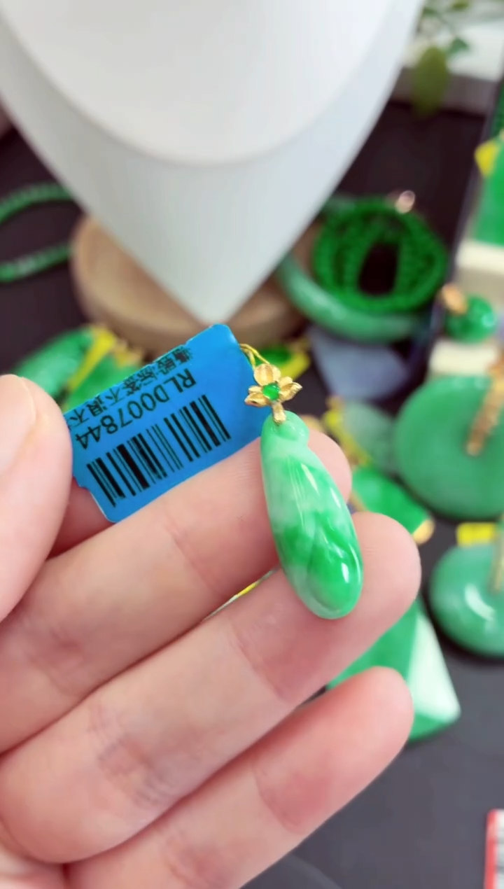 吊坠(不含链)未镶嵌翡翠挂件