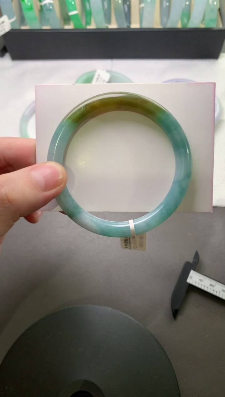 未镶嵌手镯（圆镯）翡翠56*8.2*7.9