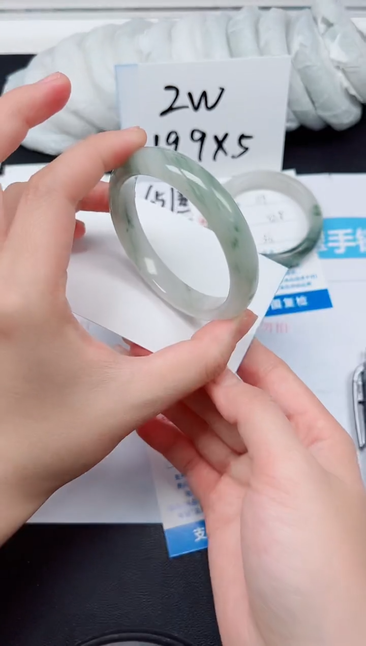 【闪购商品】石英质玉手镯未镶嵌G120-56.6