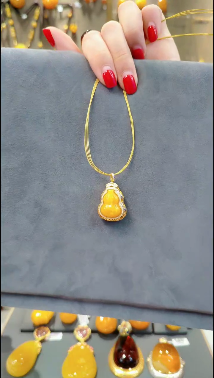 【闪购商品】蜜蜡颈饰银S925镀金镶嵌H867蜜蜡吊坠赠项圈