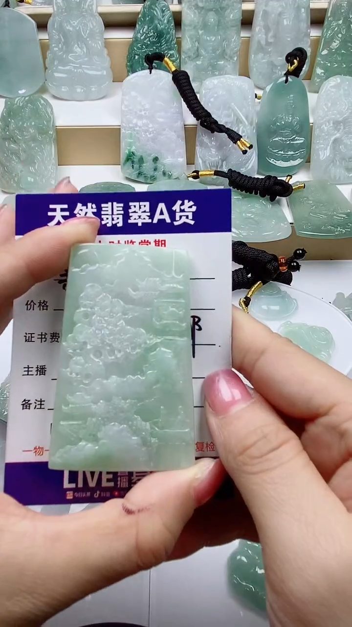 颈饰未镶嵌翡翠             