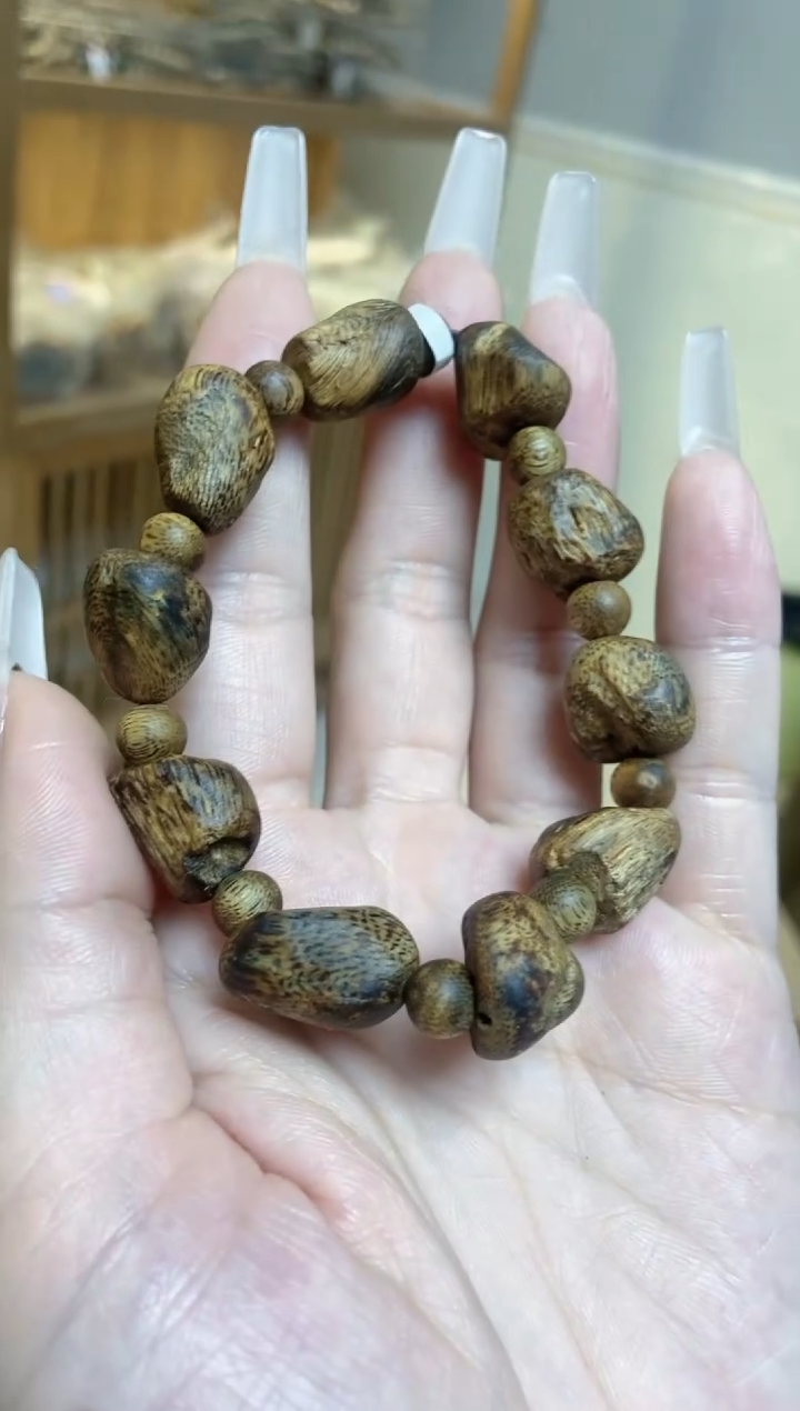 【闪购商品】沉香手串 海南红金猊随型单圈多样性发其一