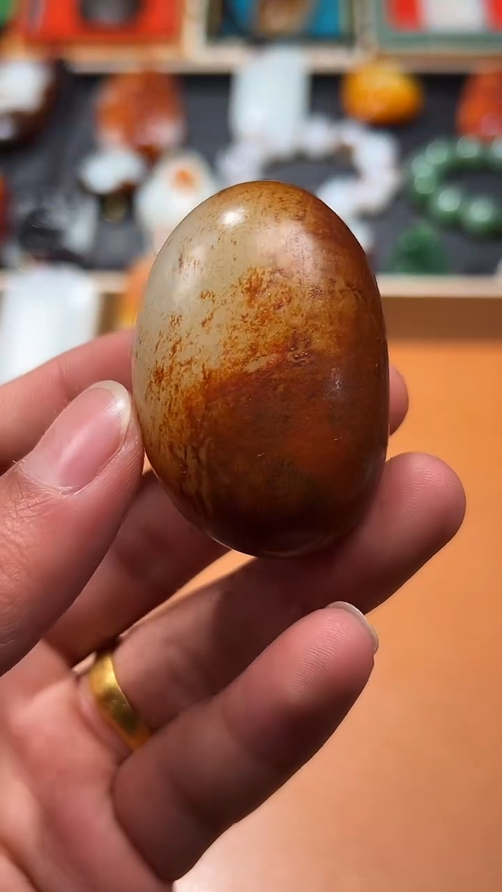 未镶嵌和田玉把件乡**。和田玉