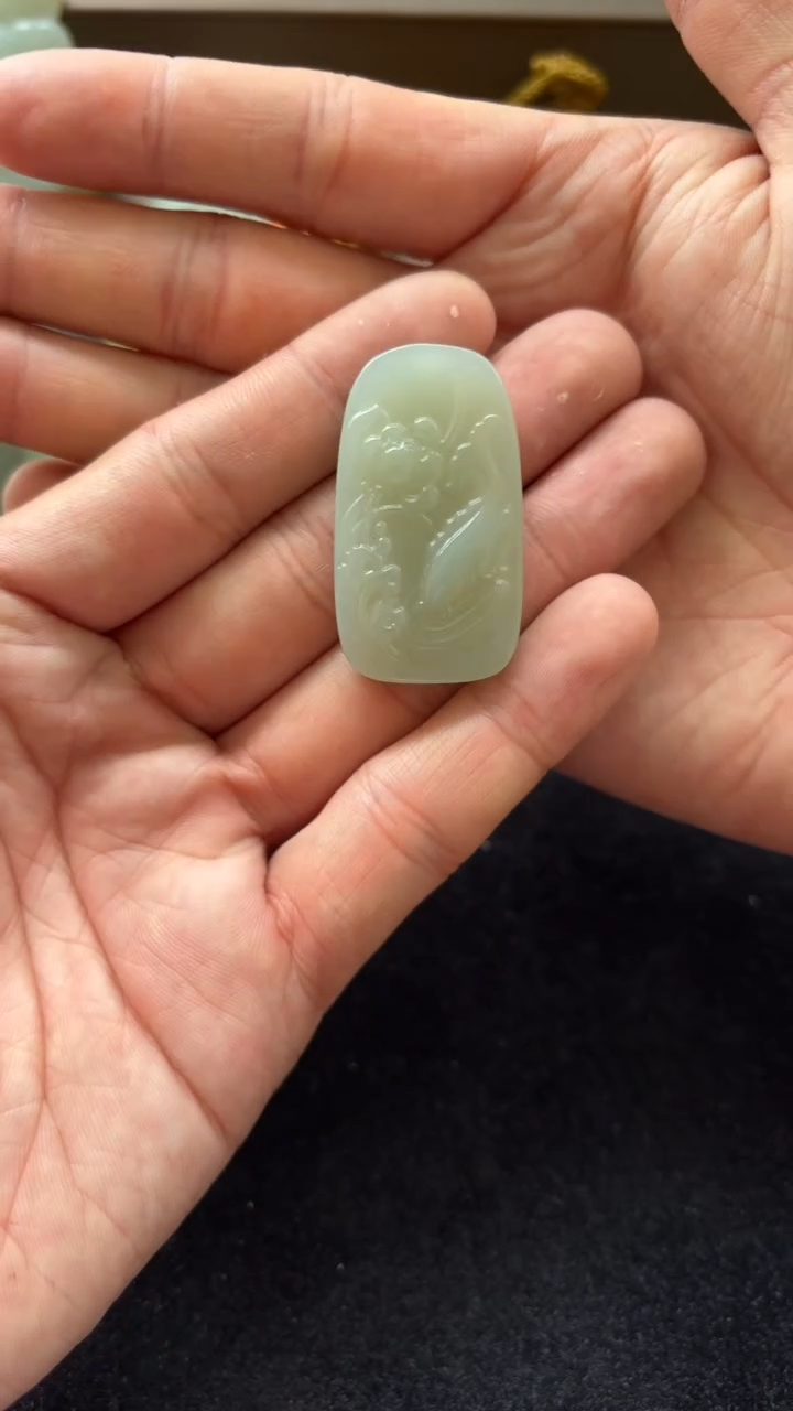 和田玉未镶嵌吊坠(赠链)和田玉微色差吊坠