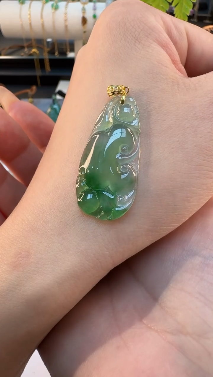 【闪购商品】翡翠颈饰18K金镶嵌缅甸翡翠A货吊坠