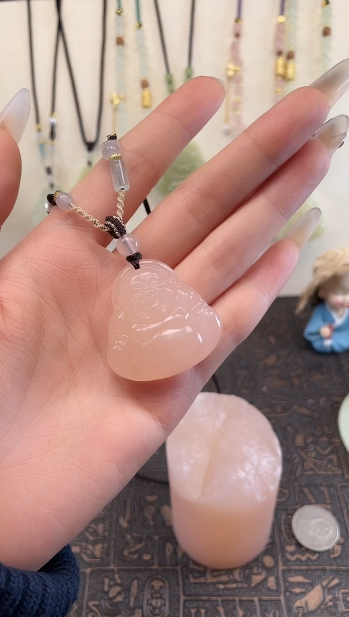 吊坠(赠链)未镶嵌石英质玉天然冰藕粉大肚弥勒佛吊坠（手工35