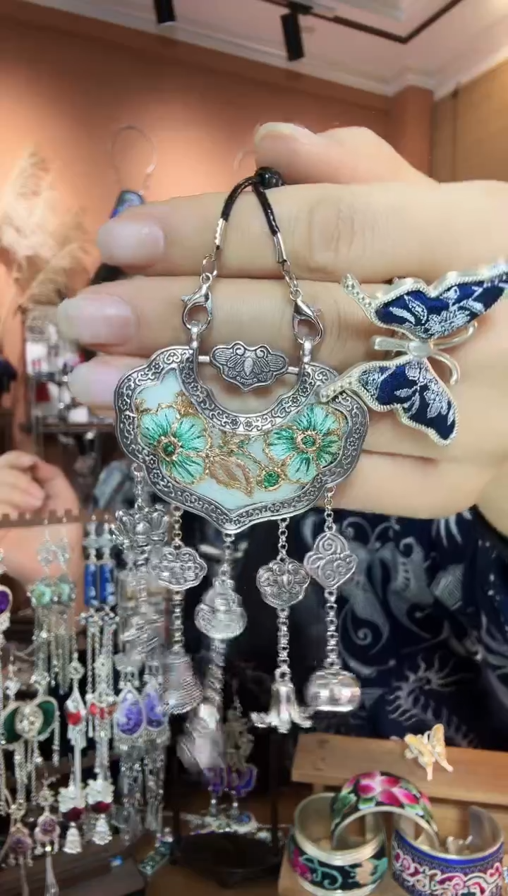 刺绣纯手工民族风吊坠