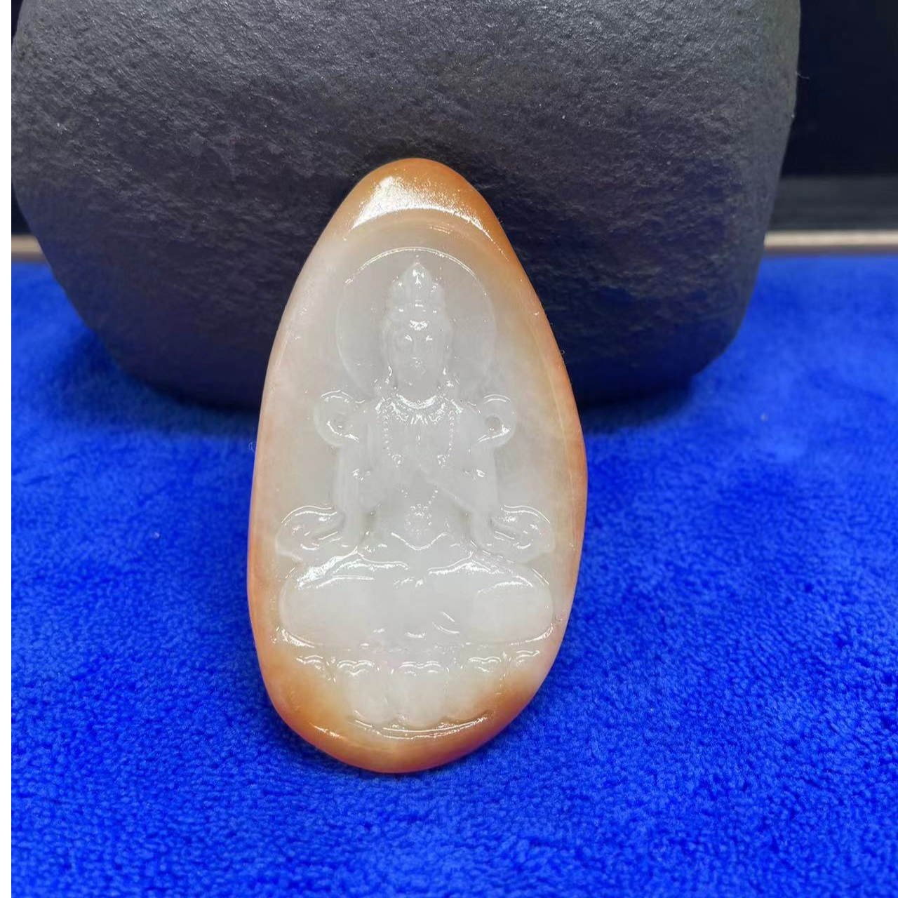 新疆和田玉观音吊坠天然原石雕刻带皮男女款挂件59克