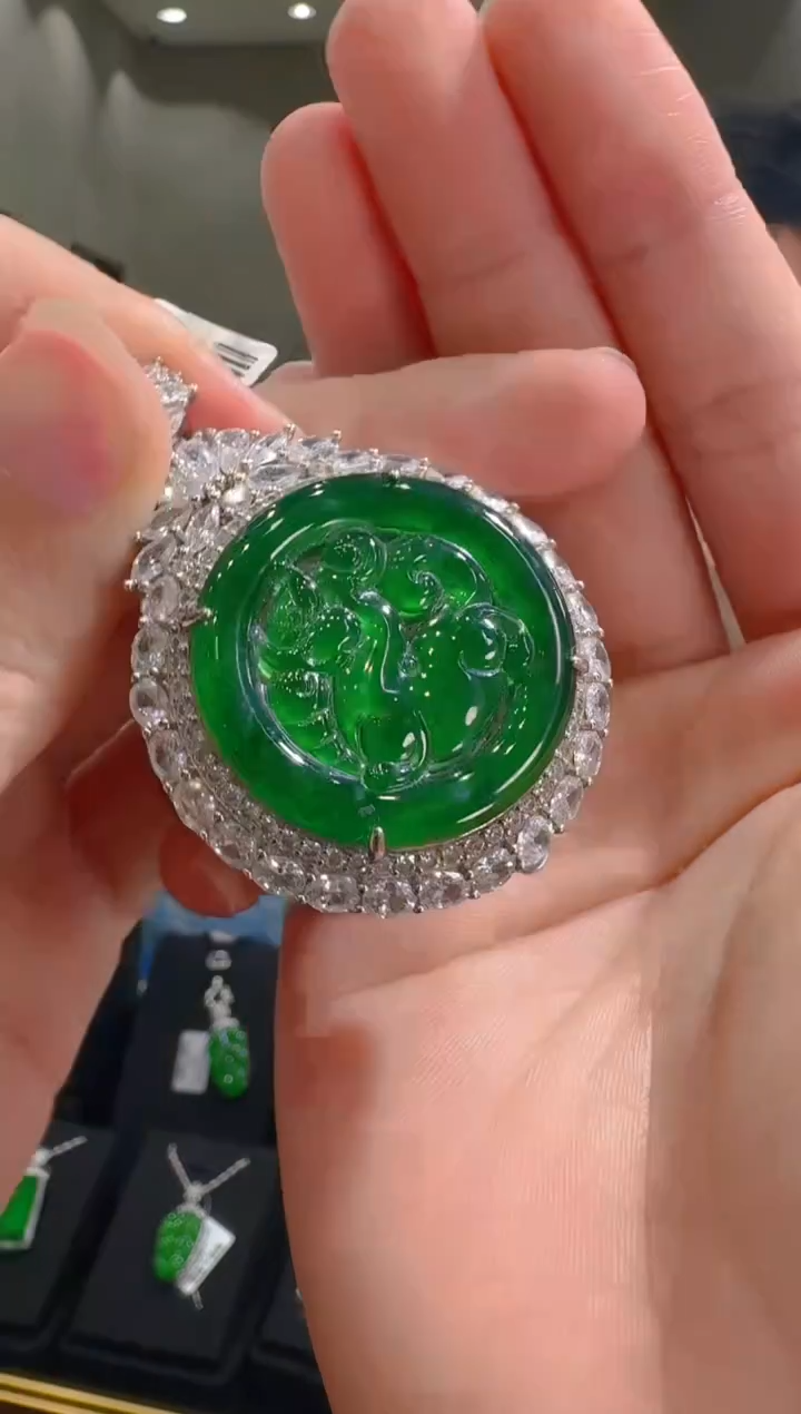 【闪购商品】翡翠吊坠(赠链)银S925镶嵌天然翡翠A货多样性发一件