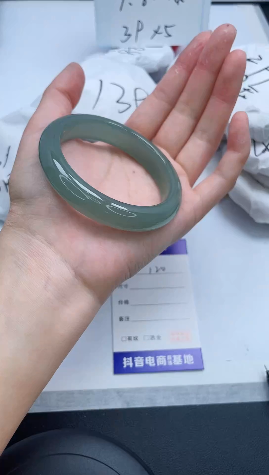 【闪购商品】石英质玉手镯未镶嵌120/57