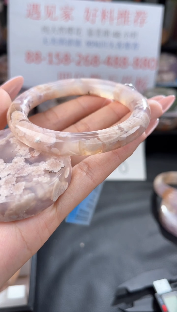 【闪购商品】石英质玉手镯未镶嵌52