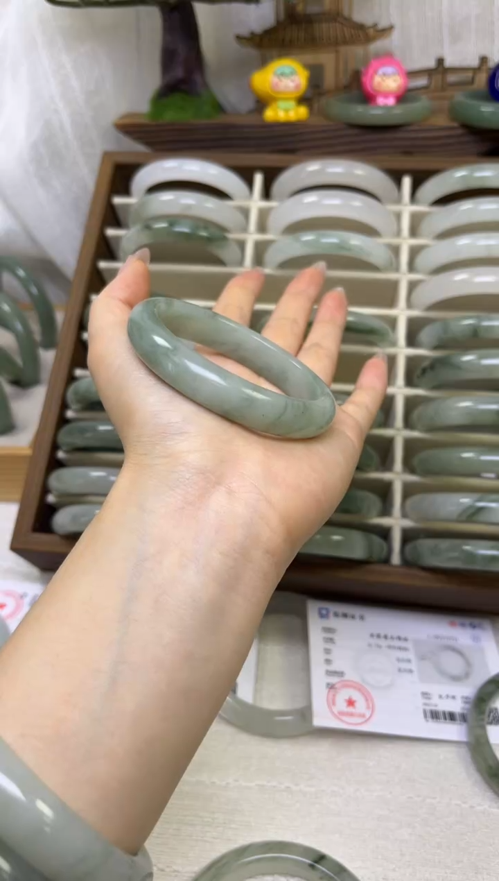 未镶嵌手镯石英质玉微瑕b391