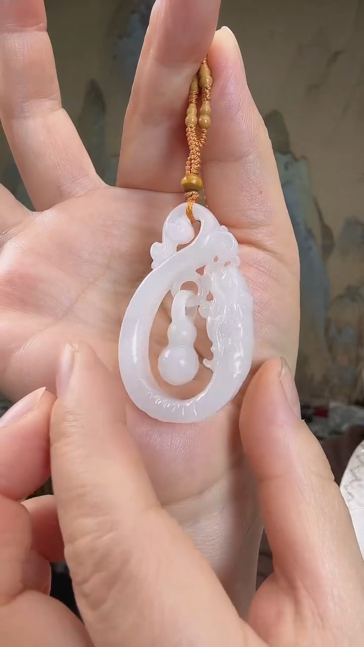 颈饰未镶嵌和田玉.